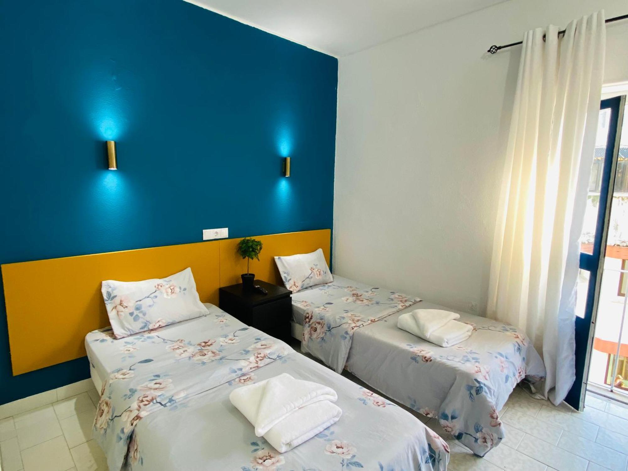 Central Atlantic Beach Guesthouse Costa de Caparica Eksteriør bilde
